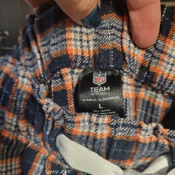Chicago bears flannels paired with free top - Picture 6 of 6